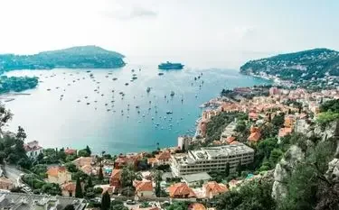 Private Jet Charter Nice Côte d’Azur Airport (NCE / LFMN) Nice Côte d’Azur with mediterranean beach sea illustrating private jet charter services to and from Nice France