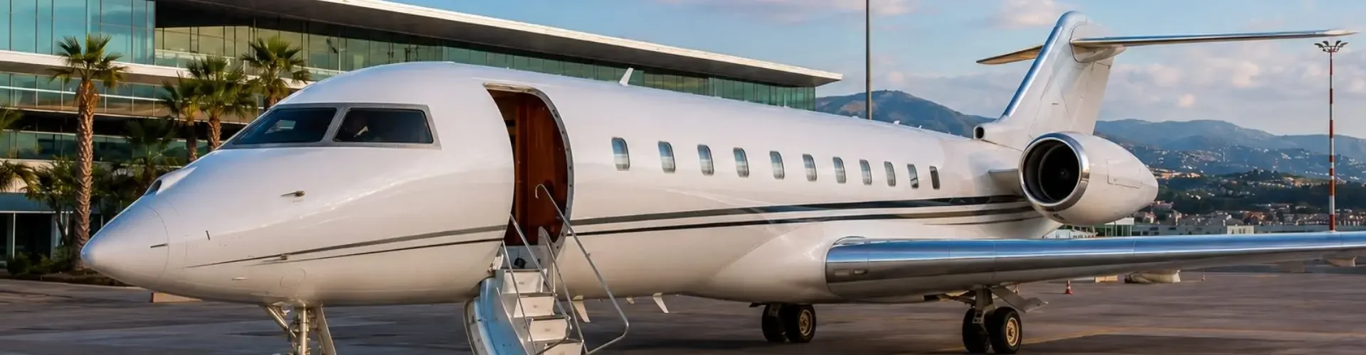 Private Jet Charter to the Monaco Yacht Show 2026 Private jet parked at Nice Côte d’Azur Airport for travellers attending the Monaco Yacht Show