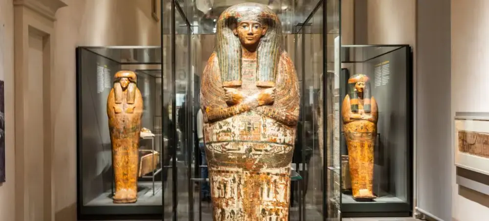 Cultural and natural attractions in Cairo featured on a private jet charter itinerary
