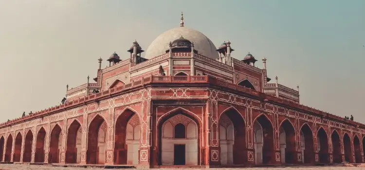 Majestic Humayun's Tomb showcasing Delhi's stunning Mughal architecture and red sandstone craftsmanship