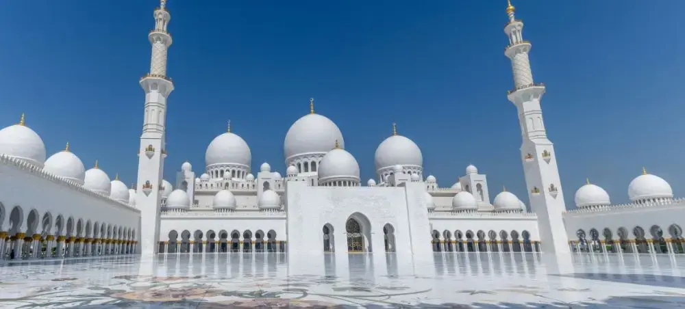 Local cuisine and dining scene in Abu Dhabi popular with private jet charter passengers