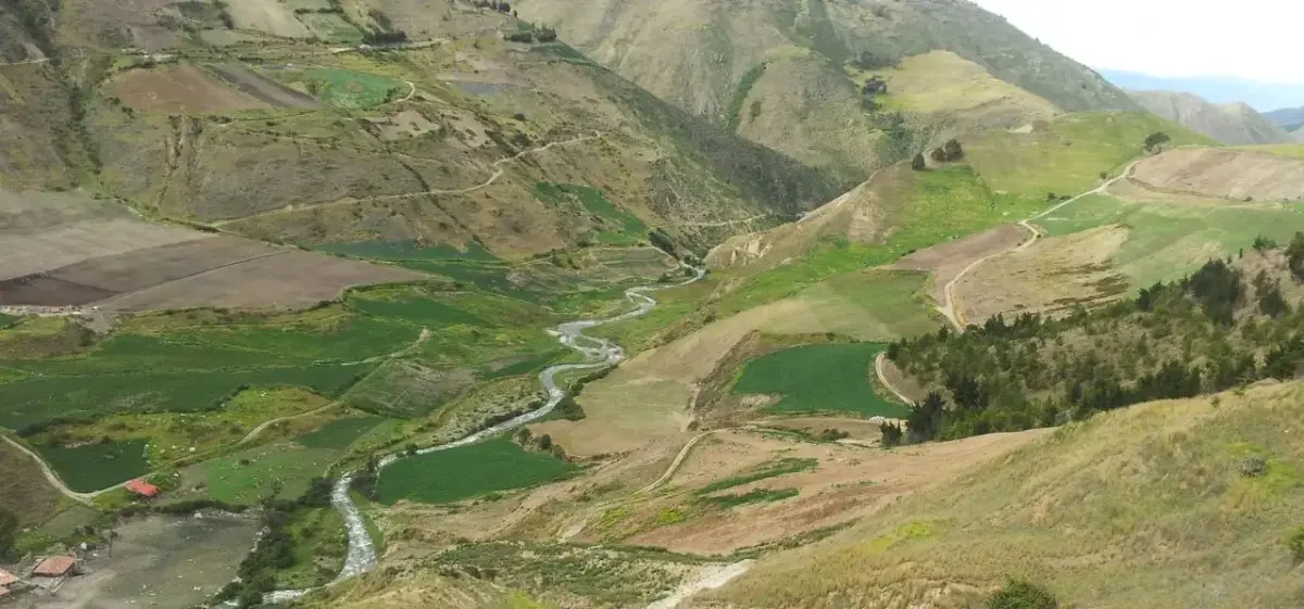 Rolling green hills and winding river valley showcase Merida Venezuela's stunning Andean landscape for luxury travel