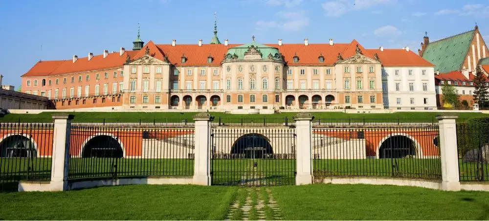 Historic Royal Castle in Warsaw showcasing baroque architecture and manicured gardens for luxury travelers