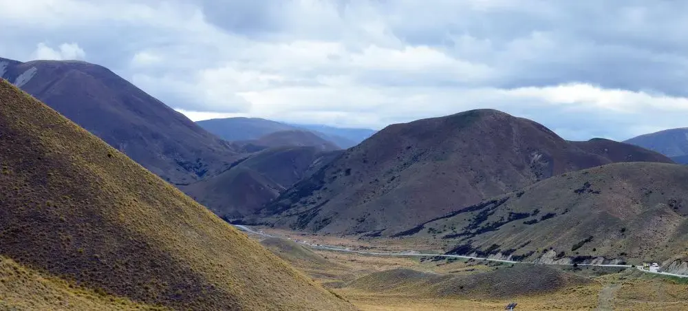 Rolling hills and mountain ranges surrounding Wellington showcase New Zealand's dramatic landscapes