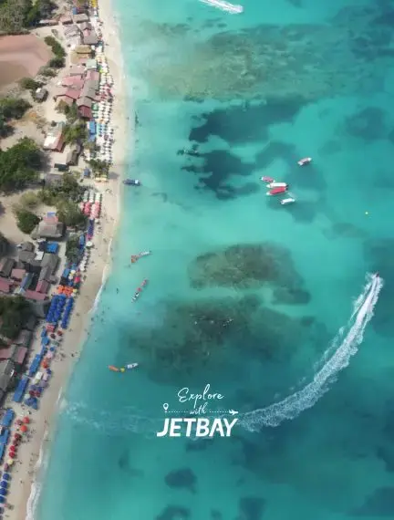 Turquoise water and beach scenery on Isla Barú near Cartagena Colombia