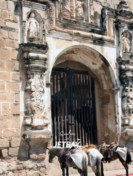 Arches and gardens at Convento Santa Clara in Antigua Guatemala