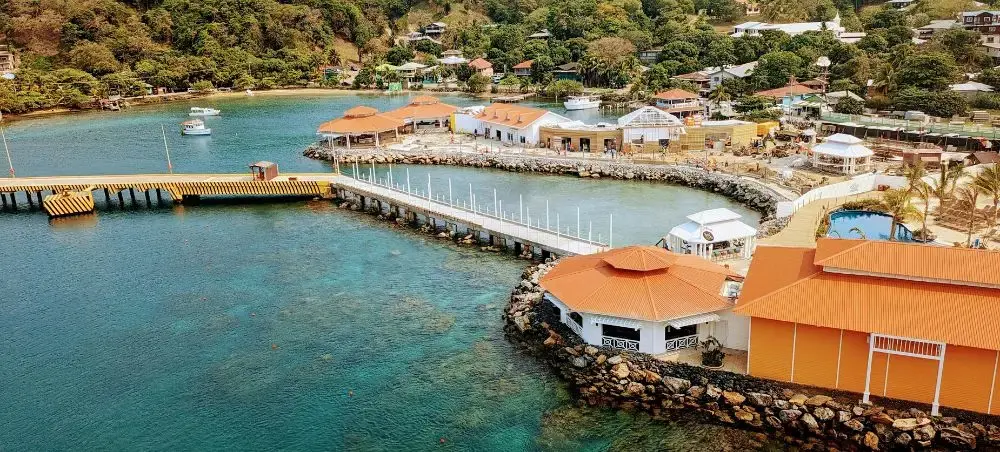 Coastal Honduras destination suited to private jet travelers seeking flexible island and mainland access